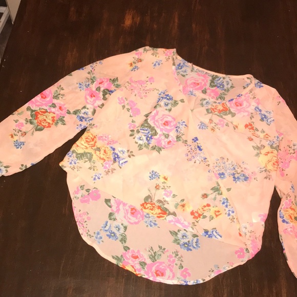 Beautiful Floral Faux Wrap Style Top! Make offer! - Picture 2 of 3